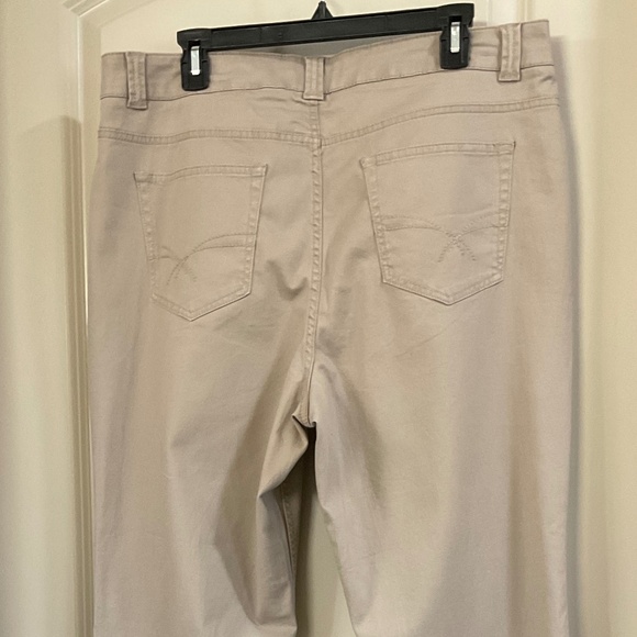 Croft & Barrows Natural Fit Tan Jeans Women’s Size 16 Average - Picture 4 of 8